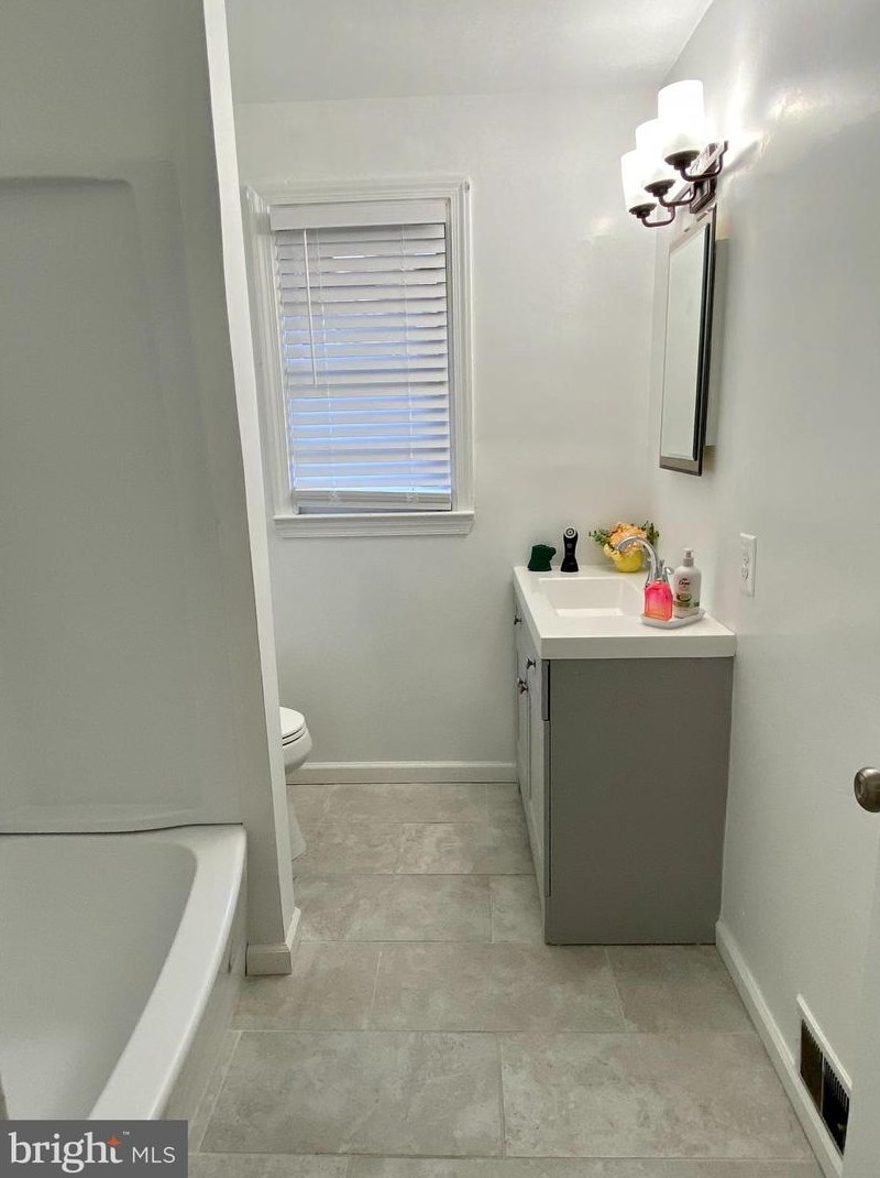 2747 Fort Scott Dr, Arlington VA  22202-2304 exterior