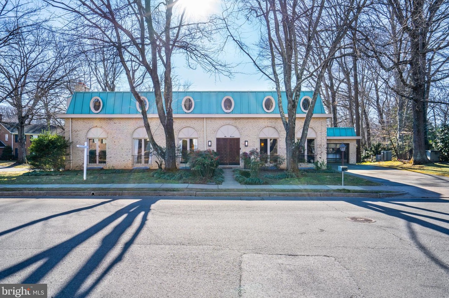 4000 Ridgeview Rd, Arlington, VA 22207-4616