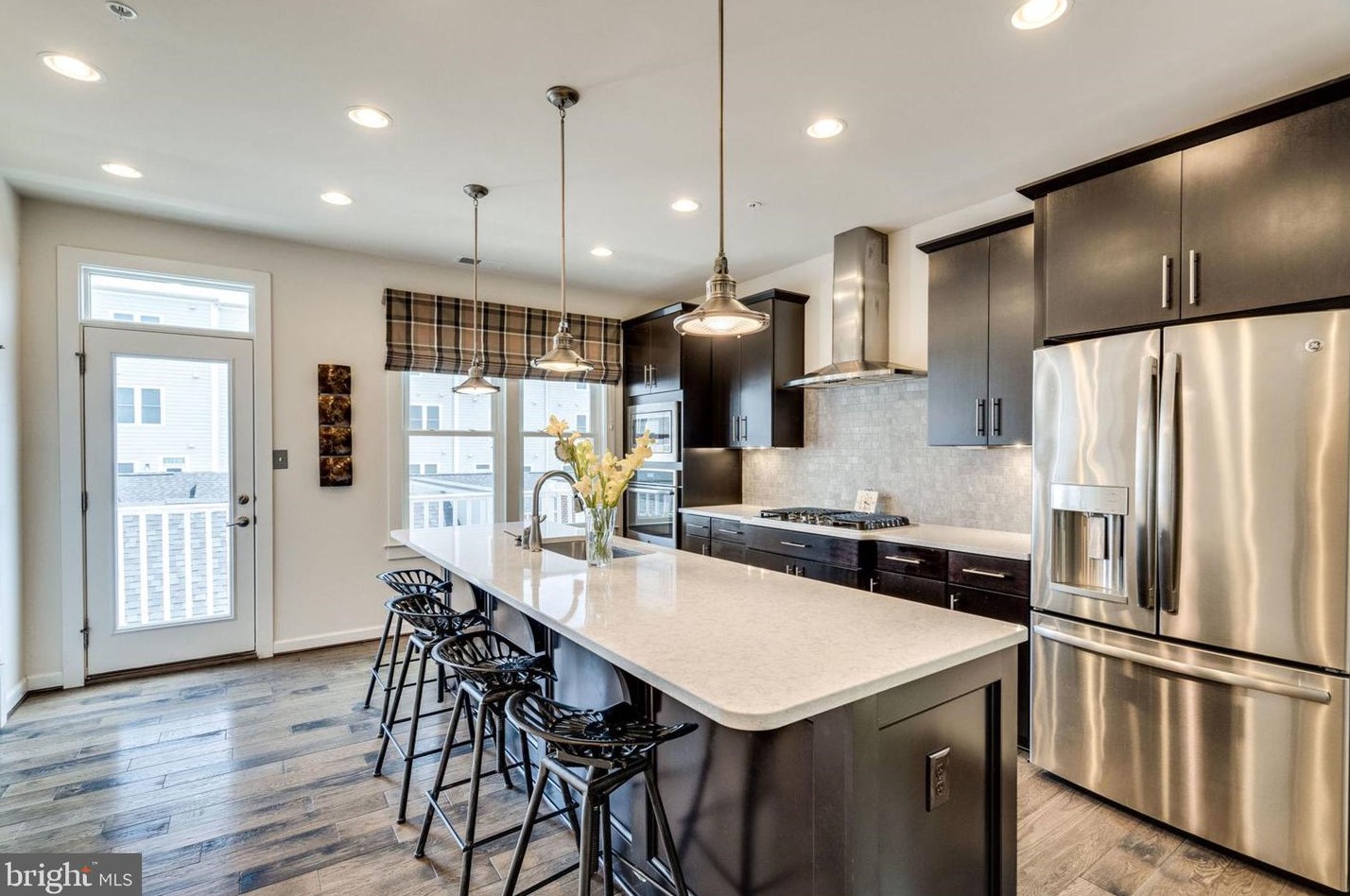 1133 Monroe St, Arlington, VA 22204-4216