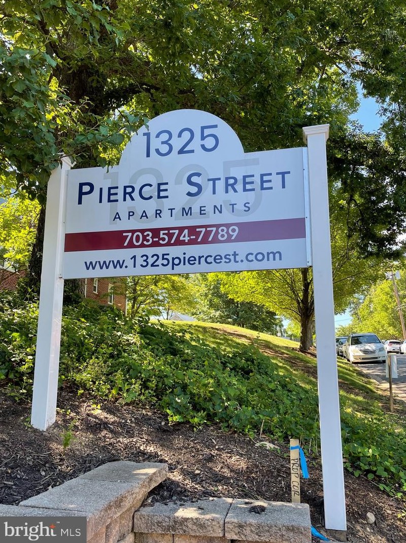 1325 N Pierce St #403, Arlington, VA 22209