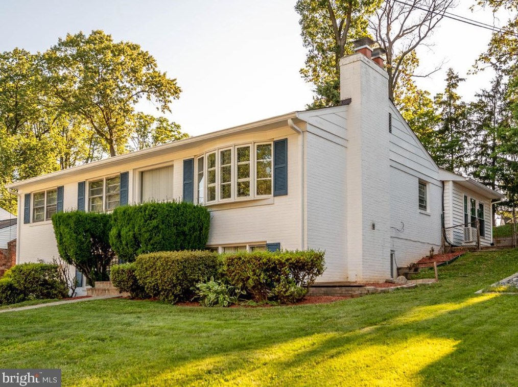 963 Rochester St, Arlington, VA 22205-1524