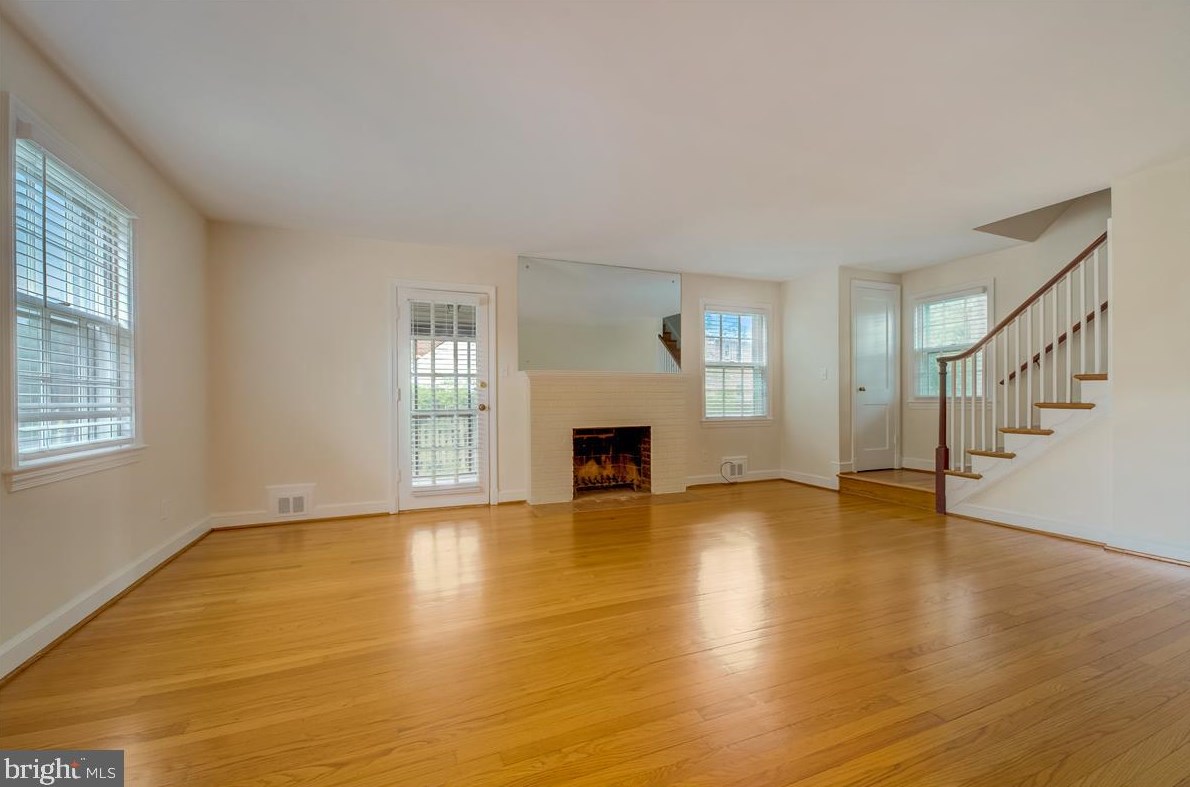 105 Pershing Dr, Arlington, VA 22204-1357