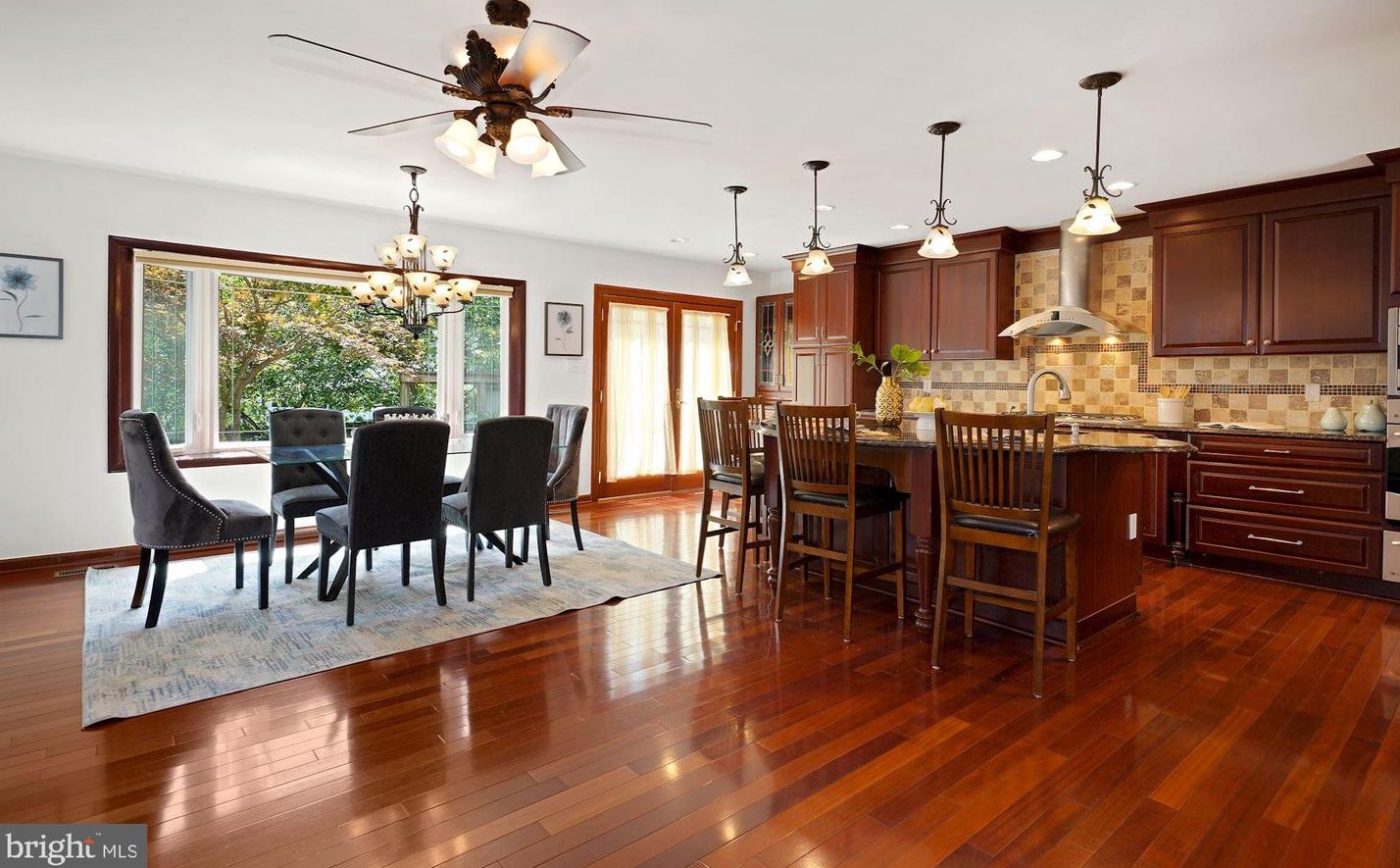 350 Wakefield St, Arlington, VA 22204-1476