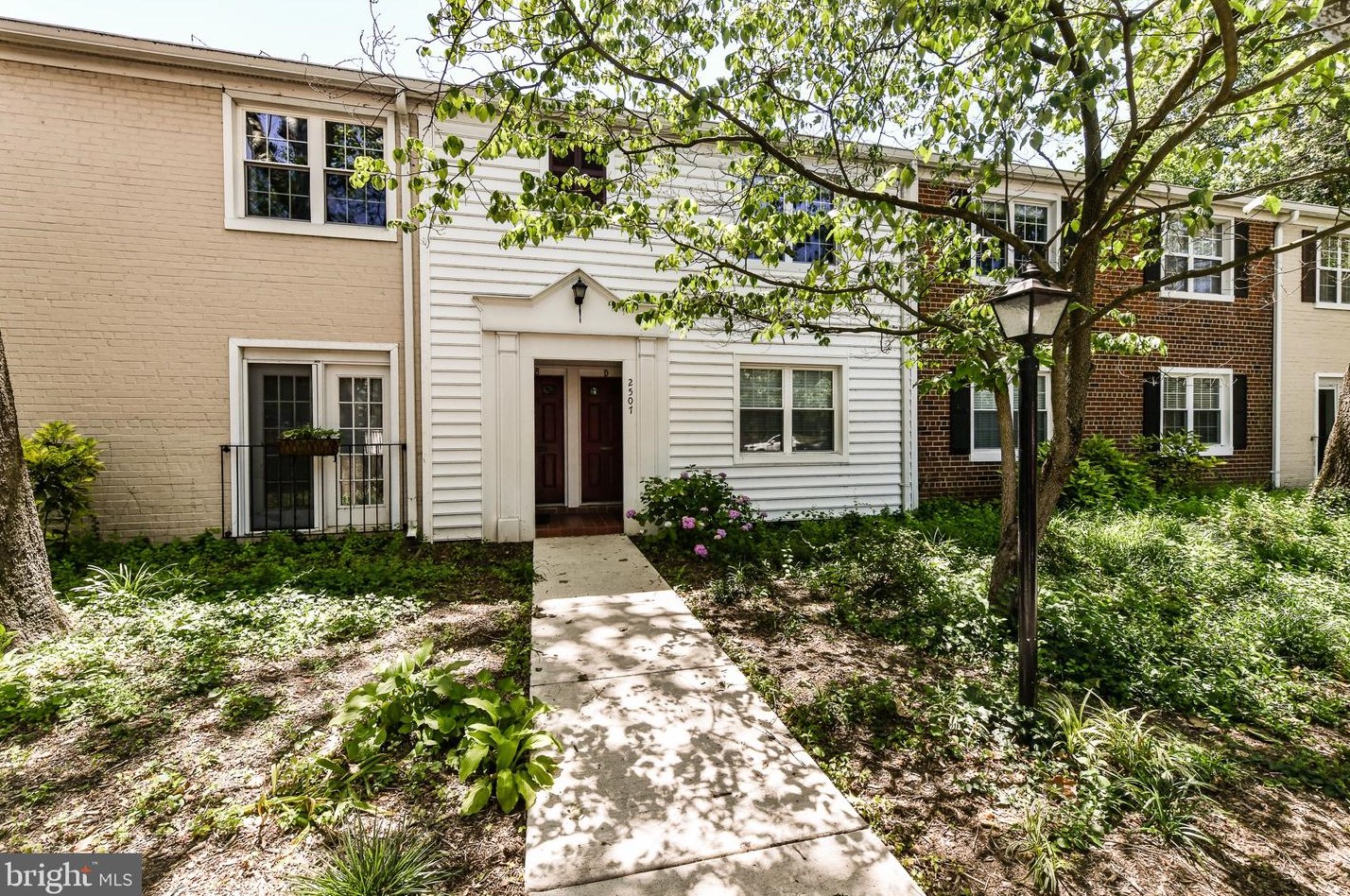 2507 S Walter Reed Dr, Arlington, VA 22206