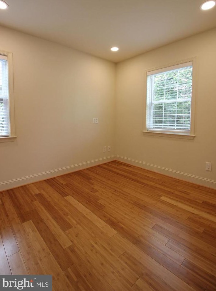 5609 5th St S, Arlington, VA 22205