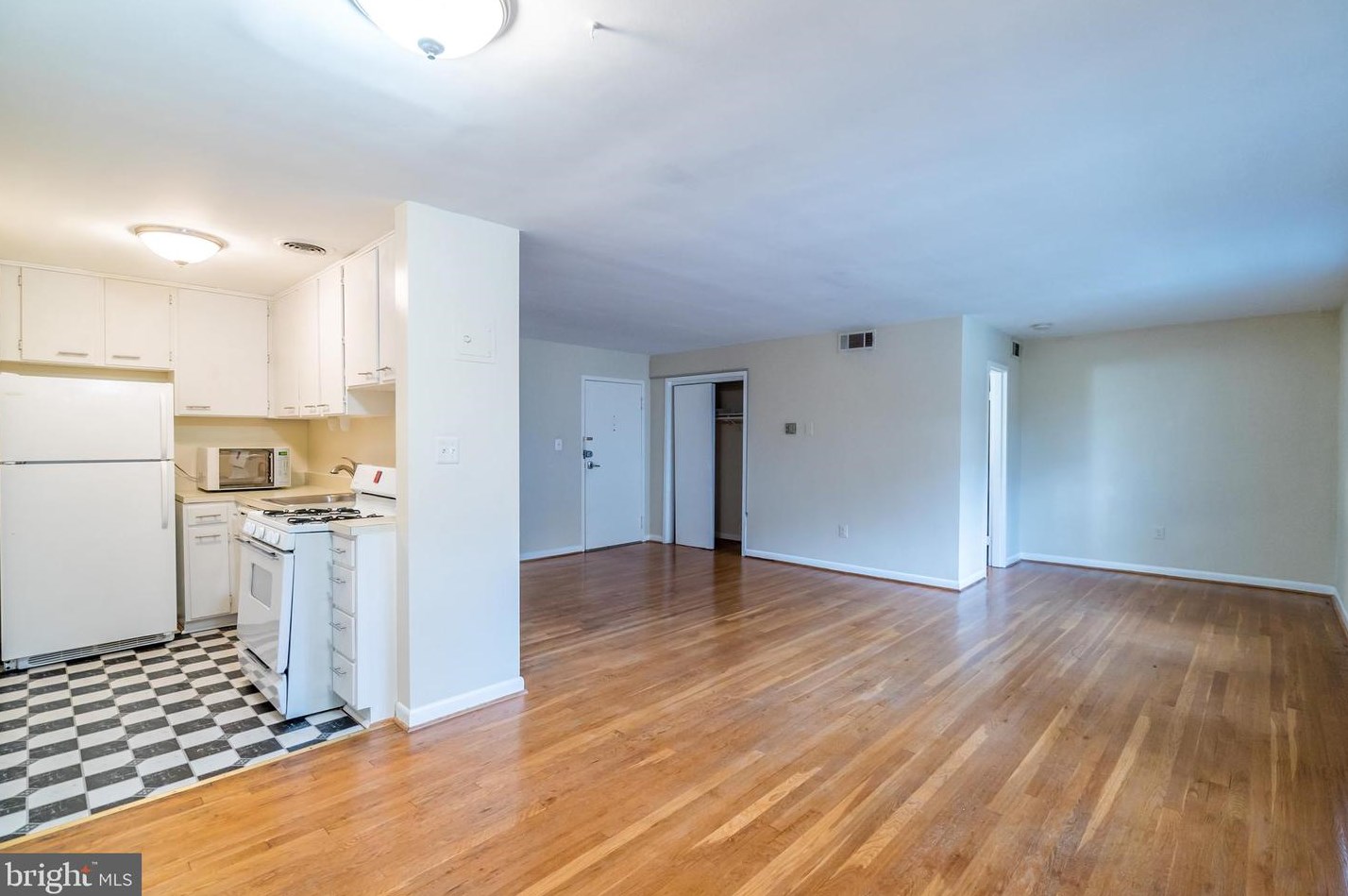 2016 N Adams St #502, Arlington, VA 22201