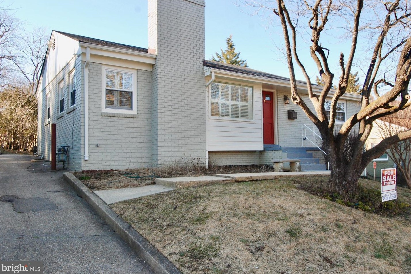 2044 Woodstock St, Arlington VA  22207-2414 exterior