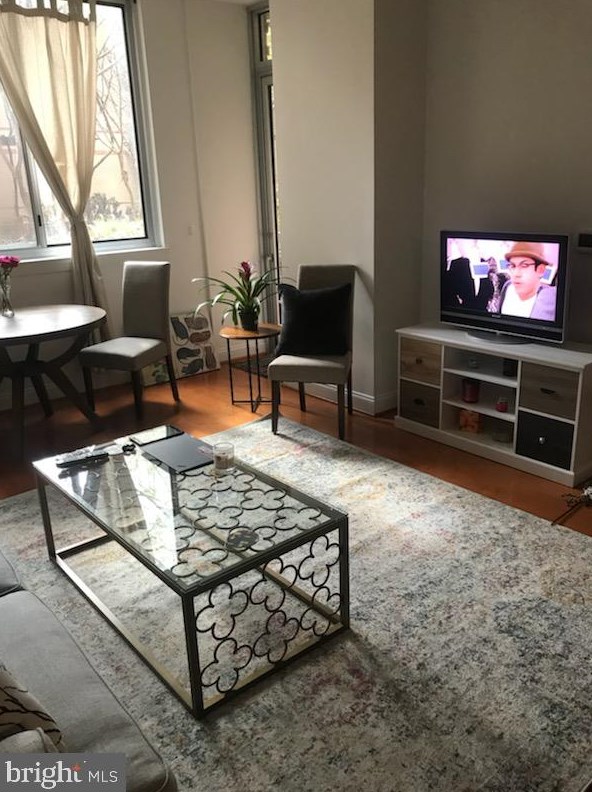 1020 N Highland St #210, Arlington, VA 22201