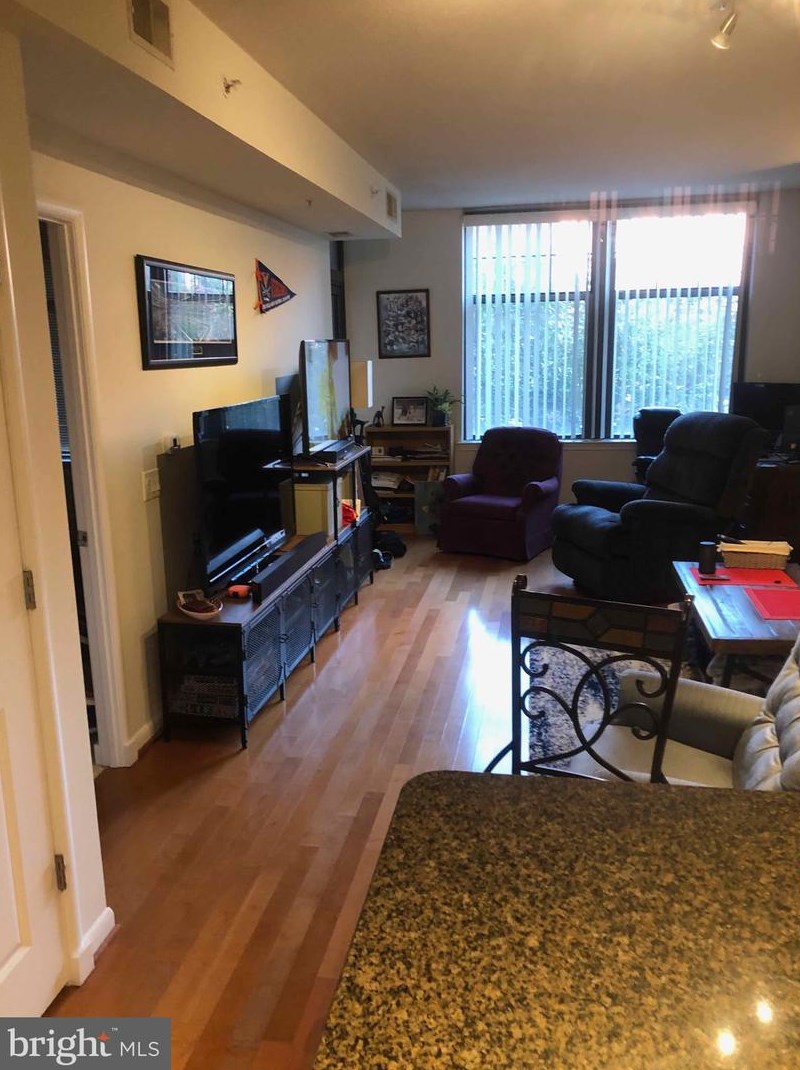 1021 N Garfield St #215, Arlington, VA 22201