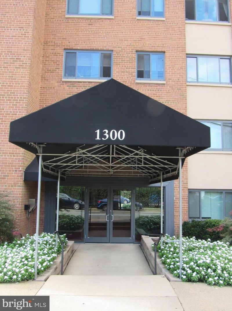 1300 S Arlington Ridge Rd #415, Arlington, VA 22202