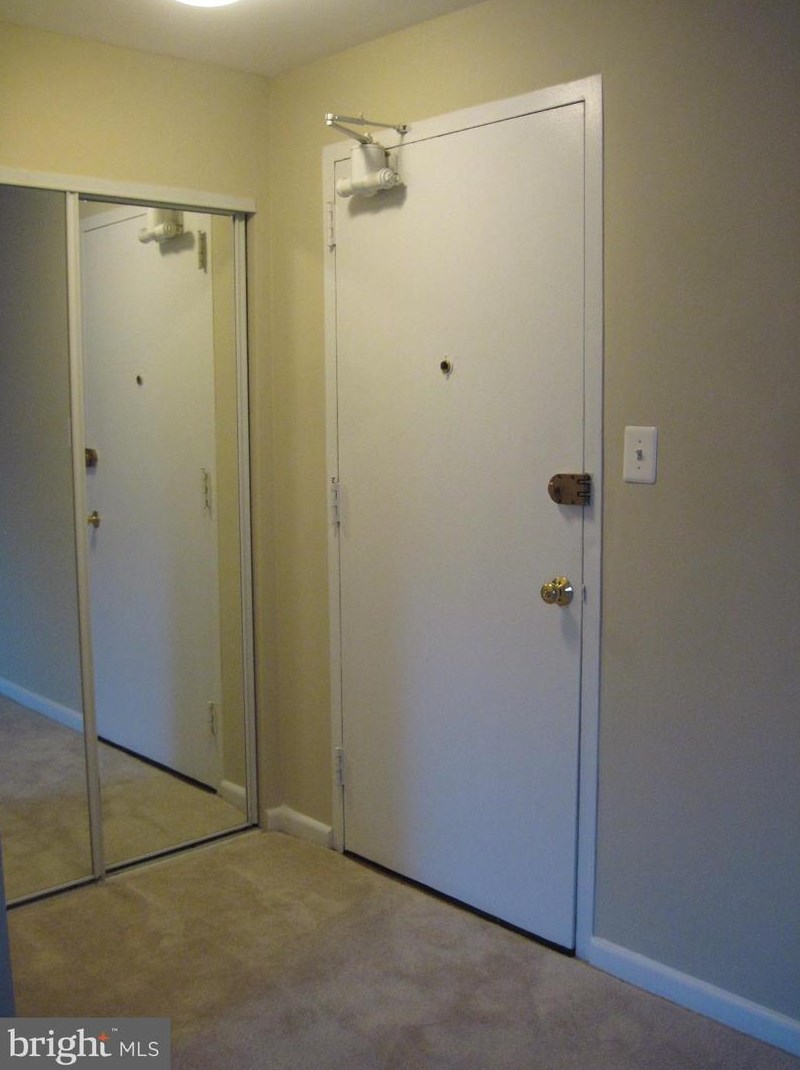 1300 S Arlington Ridge Rd #310, Arlington, VA 22202