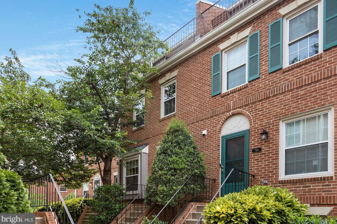 786 Vermont St, Arlington VA  22203-2048 exterior