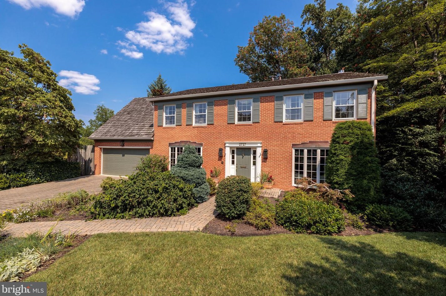 2727 Radford St, Arlington, VA 22207-5216