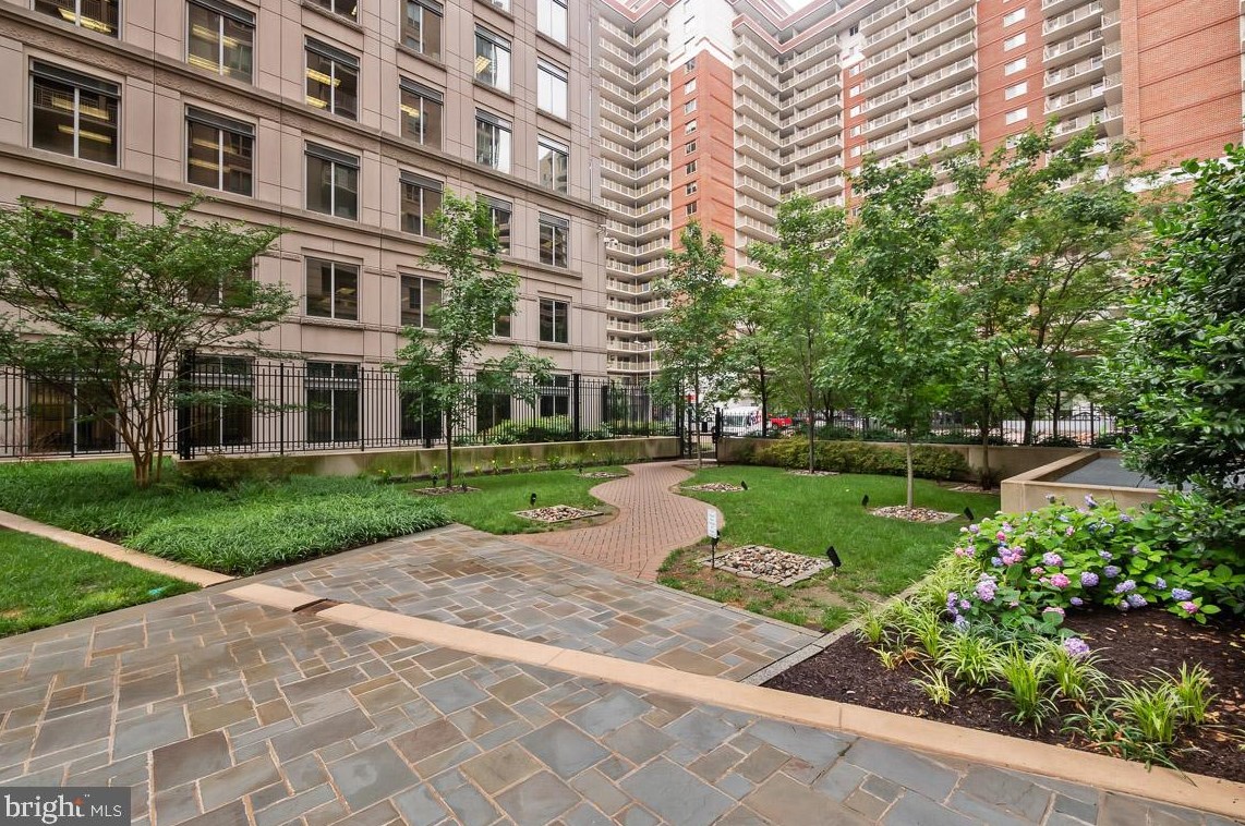 888 N Quincy St #203, Arlington, VA 22203