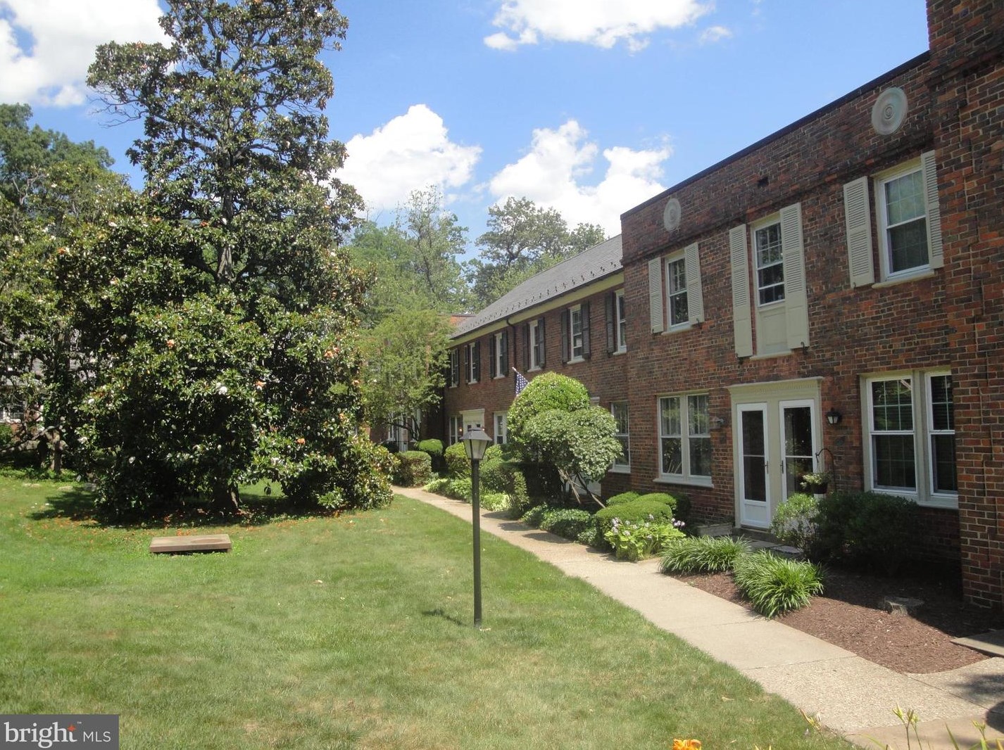 1401 S Barton St #240, Arlington, VA 22204
