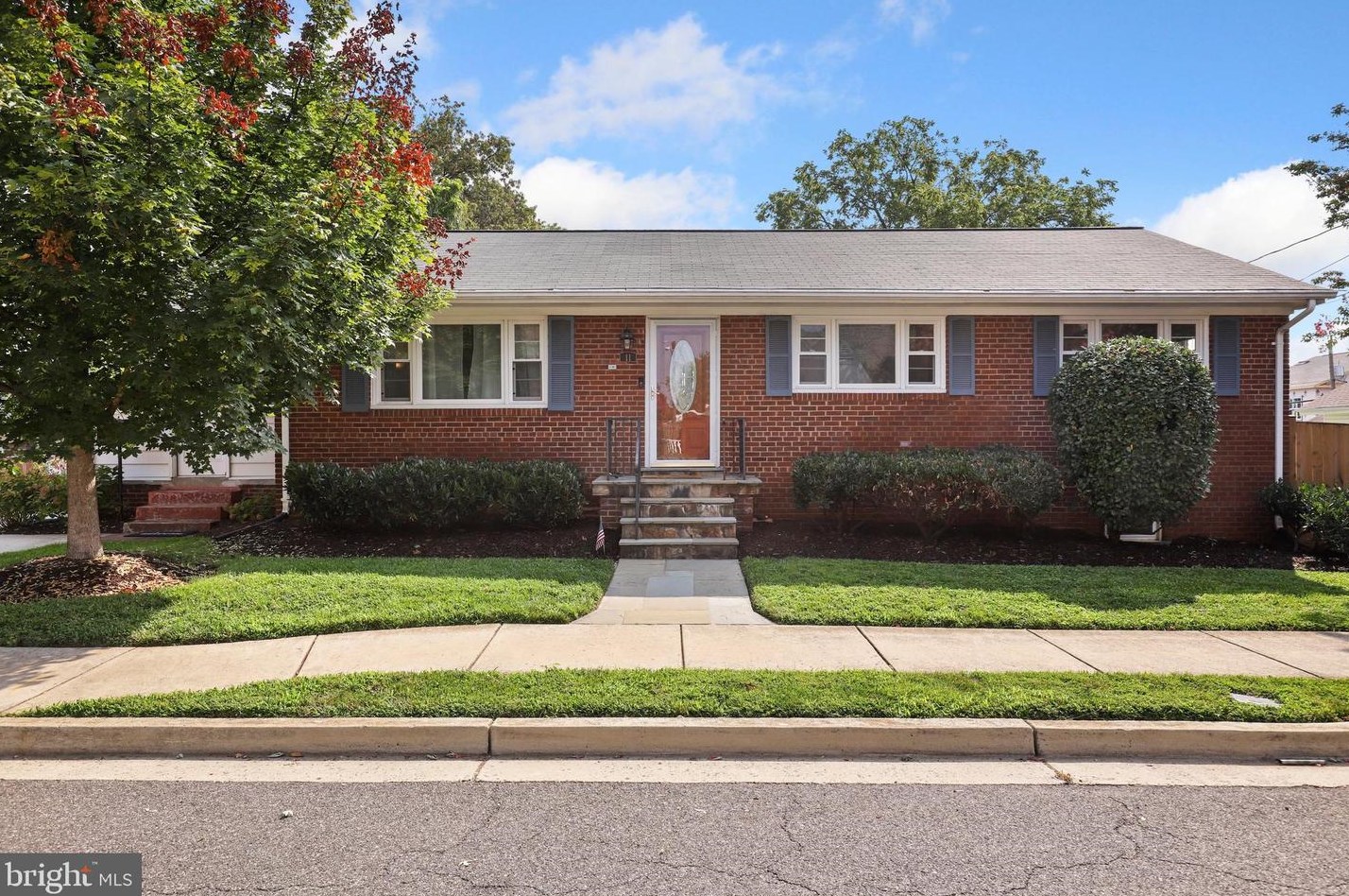 11 Fenwick St, Arlington, VA 22201-1015