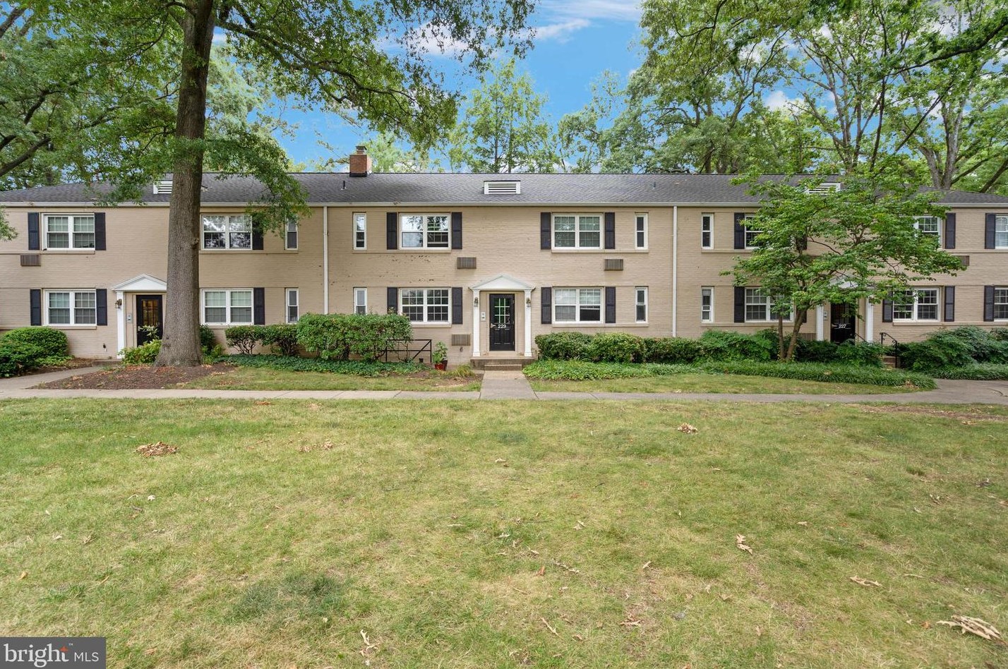 229 George Mason Dr, Arlington, VA 22203-2925