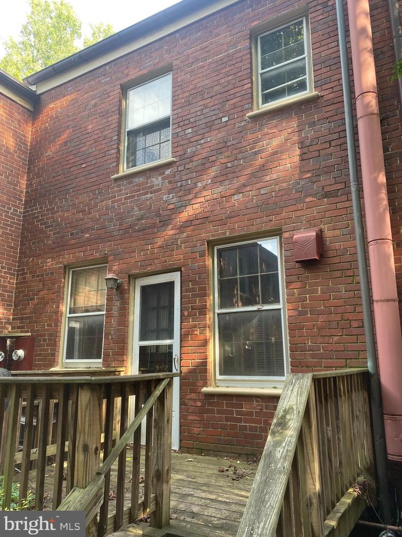 1030 Barton St, Arlington VA  22204-4836 exterior