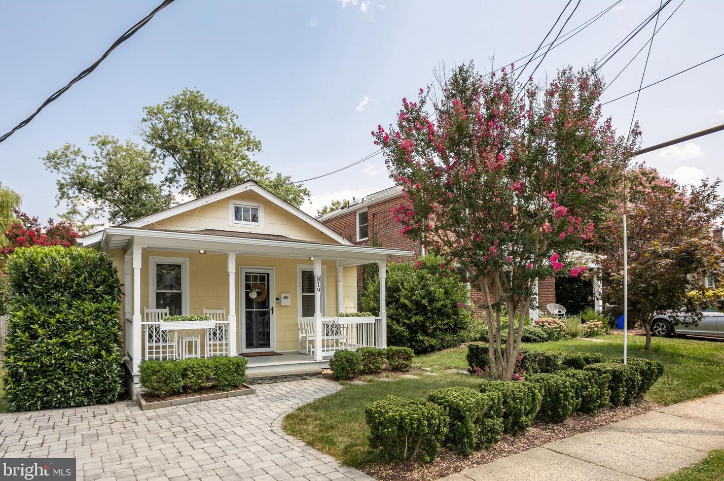 819 Barton St, Arlington, VA 22204-2142
