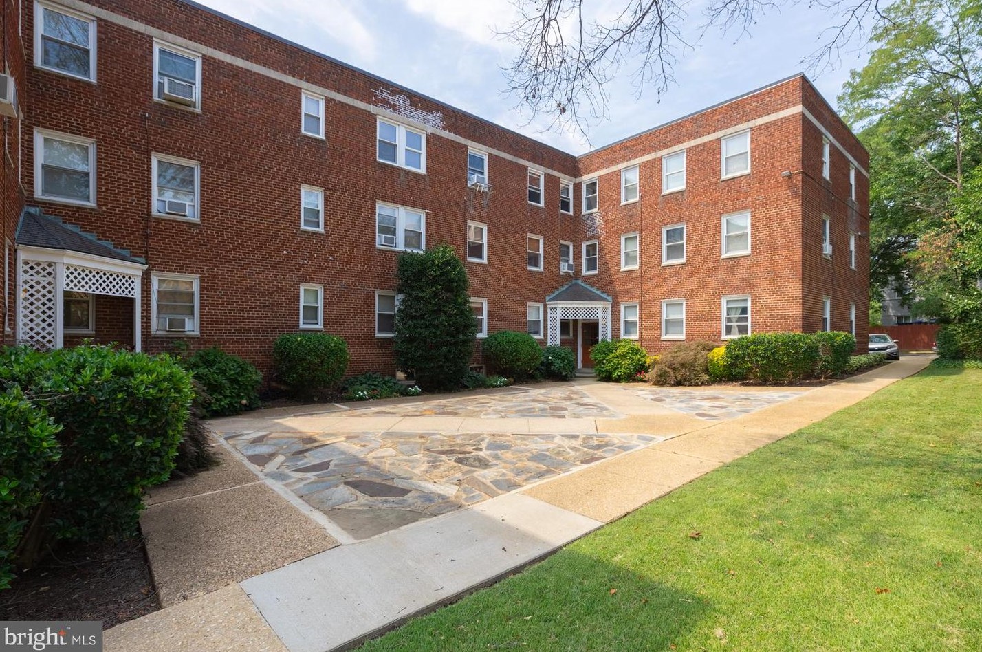 2040 N Vermont St #205, Arlington, VA 22207