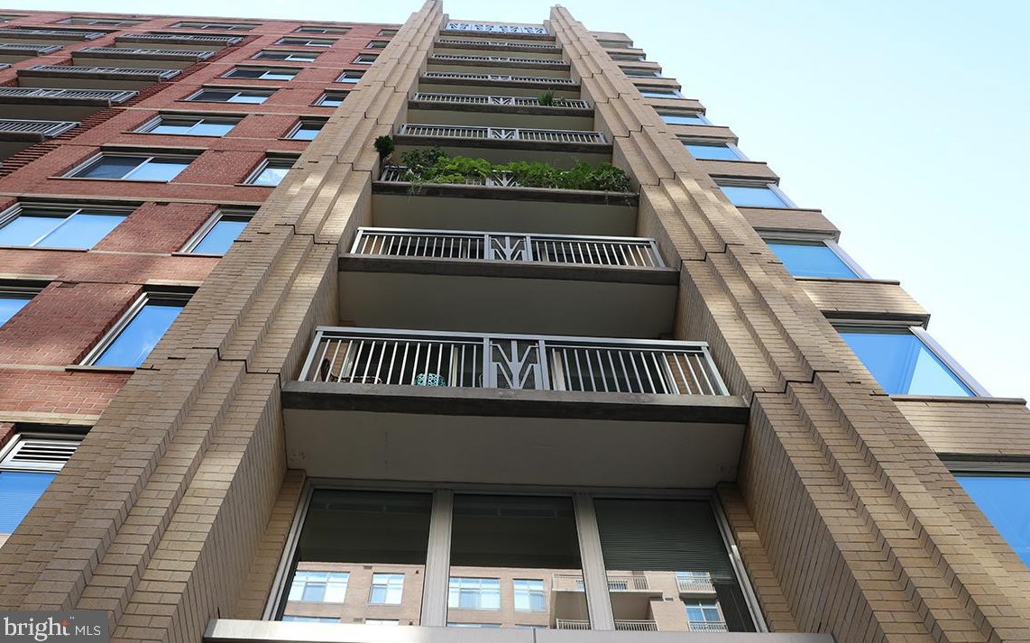 1020 N Highland St #1110, Arlington, VA 22201
