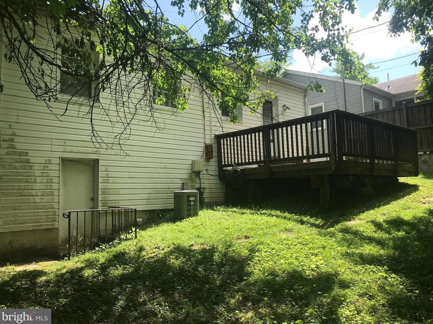 1404 Roosevelt St, Arlington VA  22205-1879 exterior