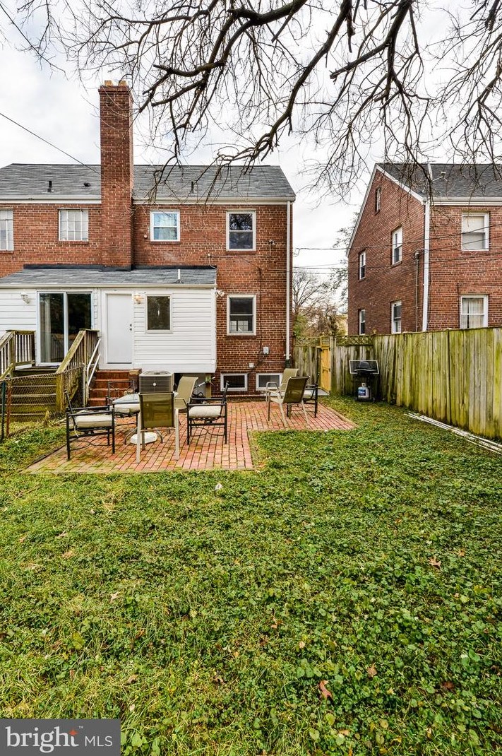 1214 Lincoln St, Arlington VA  22201-4914 exterior