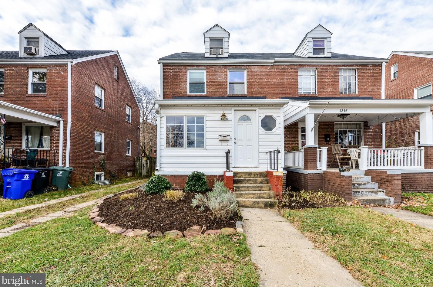 1214 Lincoln St, Arlington VA  22201-4914 exterior