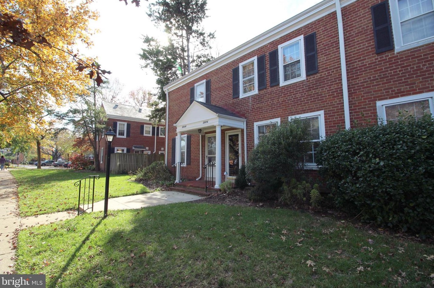 2886 S Abingdon St, Arlington, VA 22206