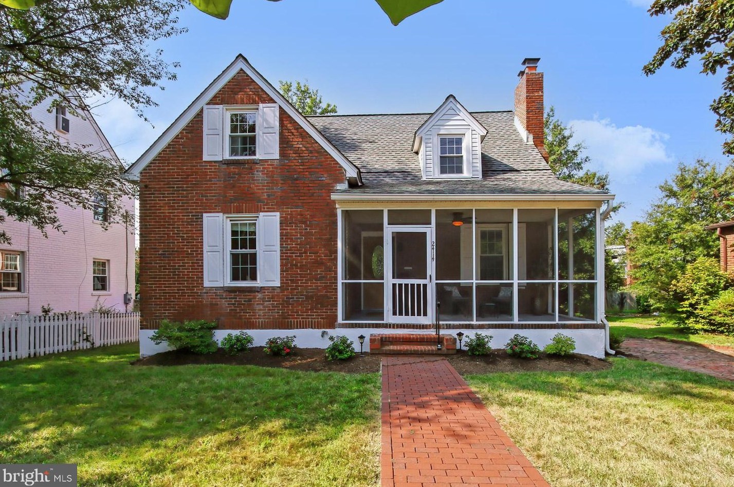 2414 Washington Blvd, Arlington, VA 22201-1116