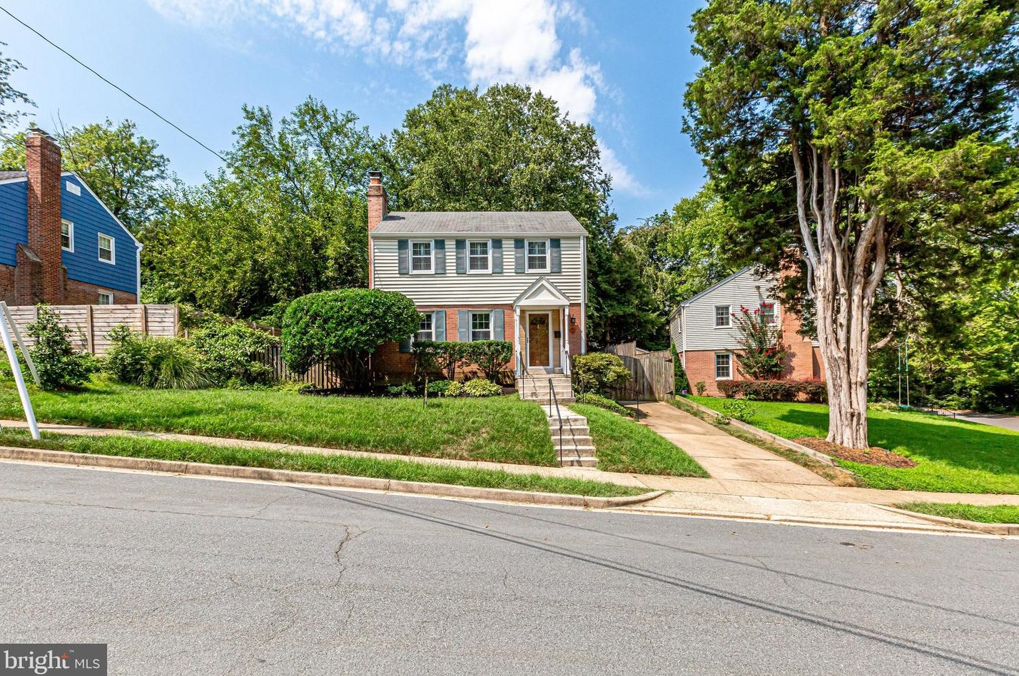 1030 N Madison St, Arlington, VA 22205