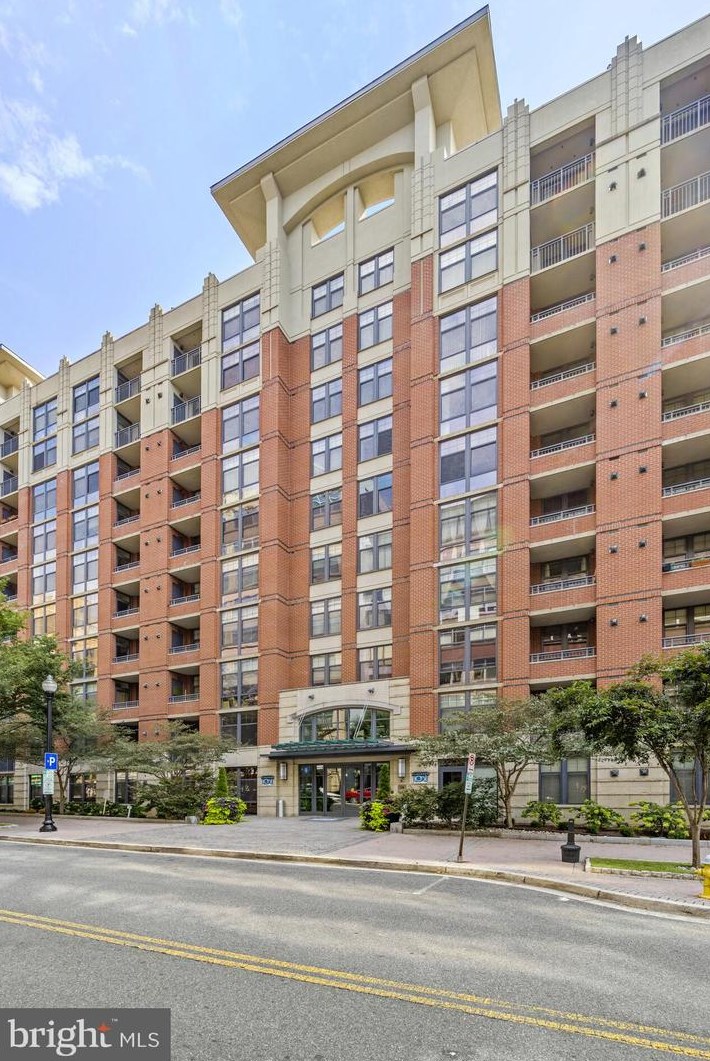 1021 N Garfield St #803, Arlington, VA 22201