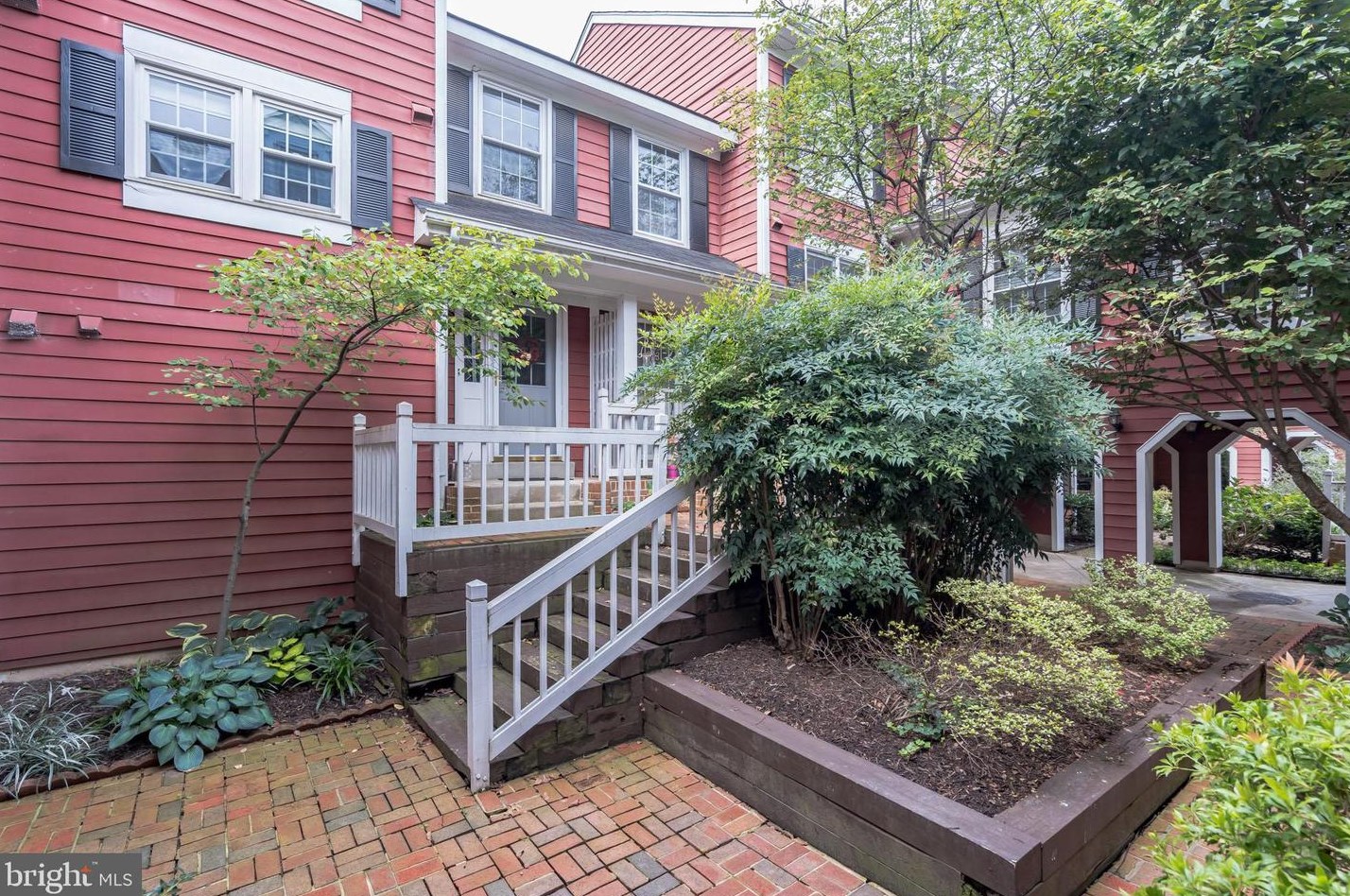 2817 S Woodrow St #3, Arlington, VA 22206