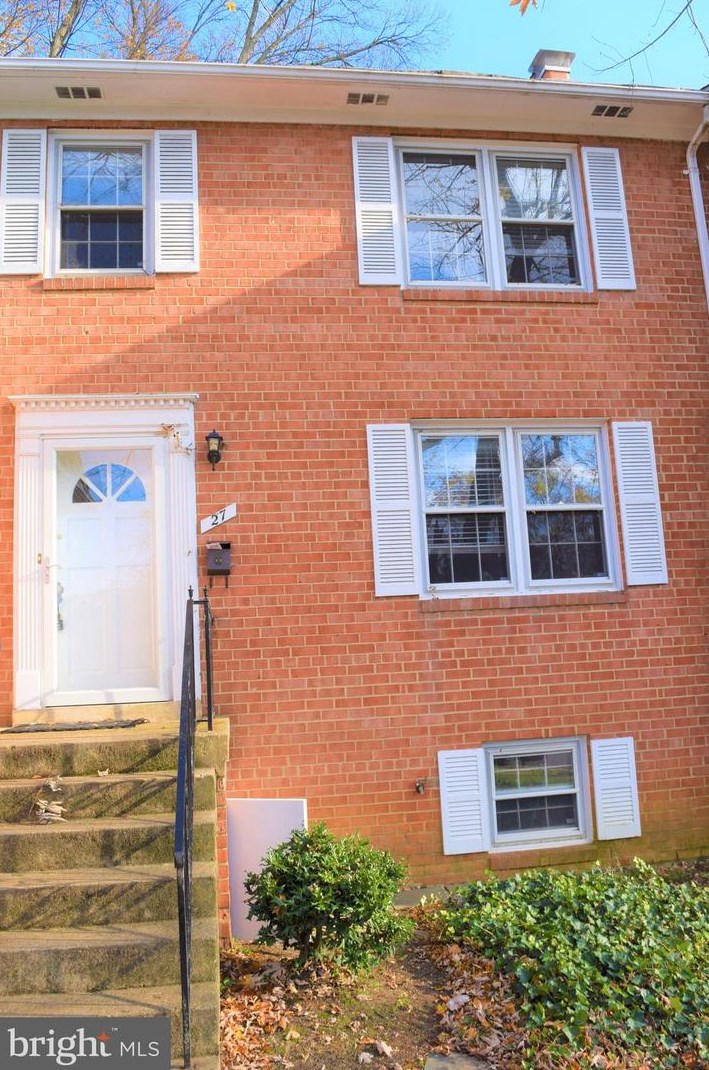 27 S Abingdon St, Arlington, VA 22204