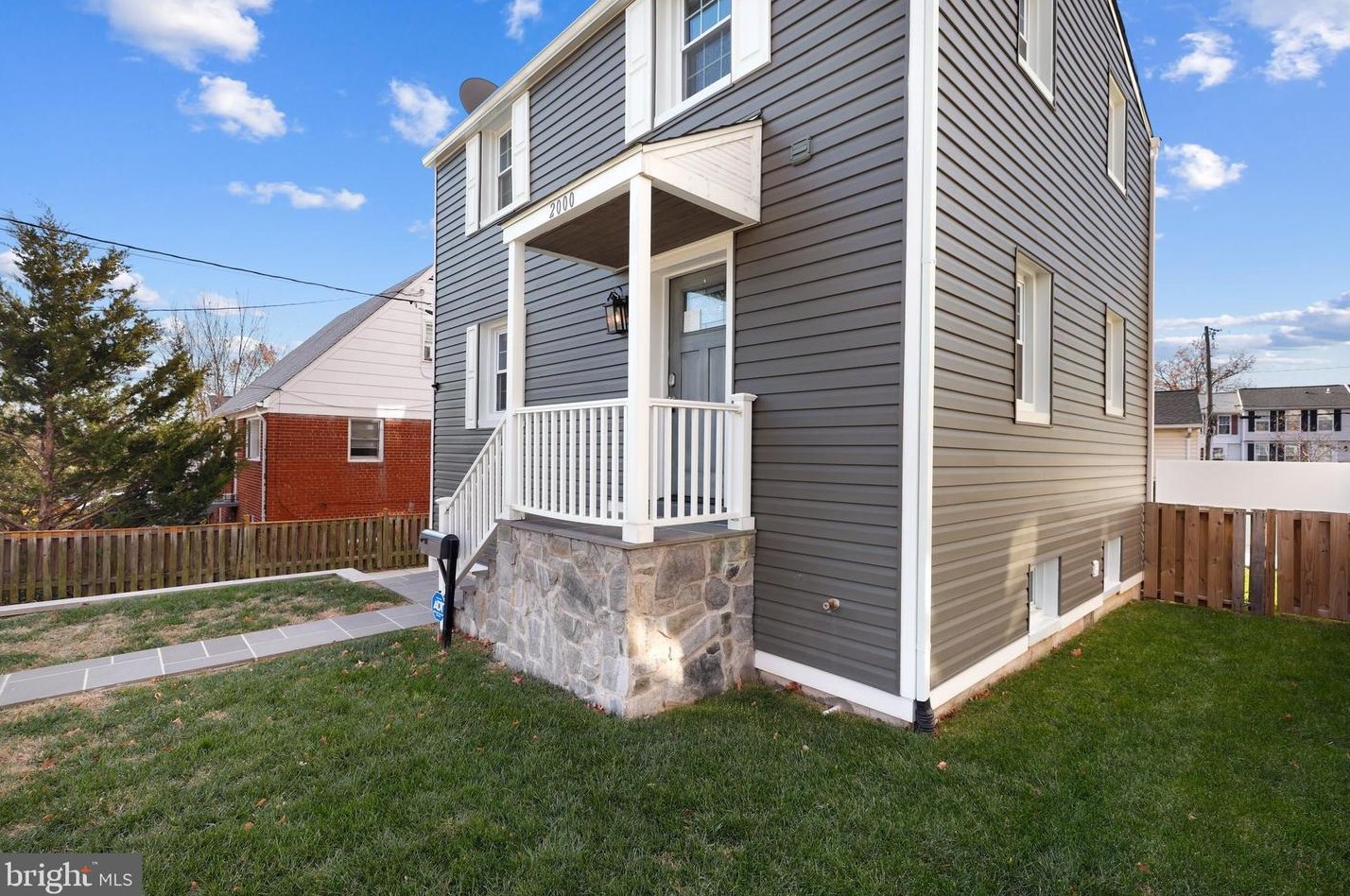 2000 Langley St, Arlington, VA 22204-5327