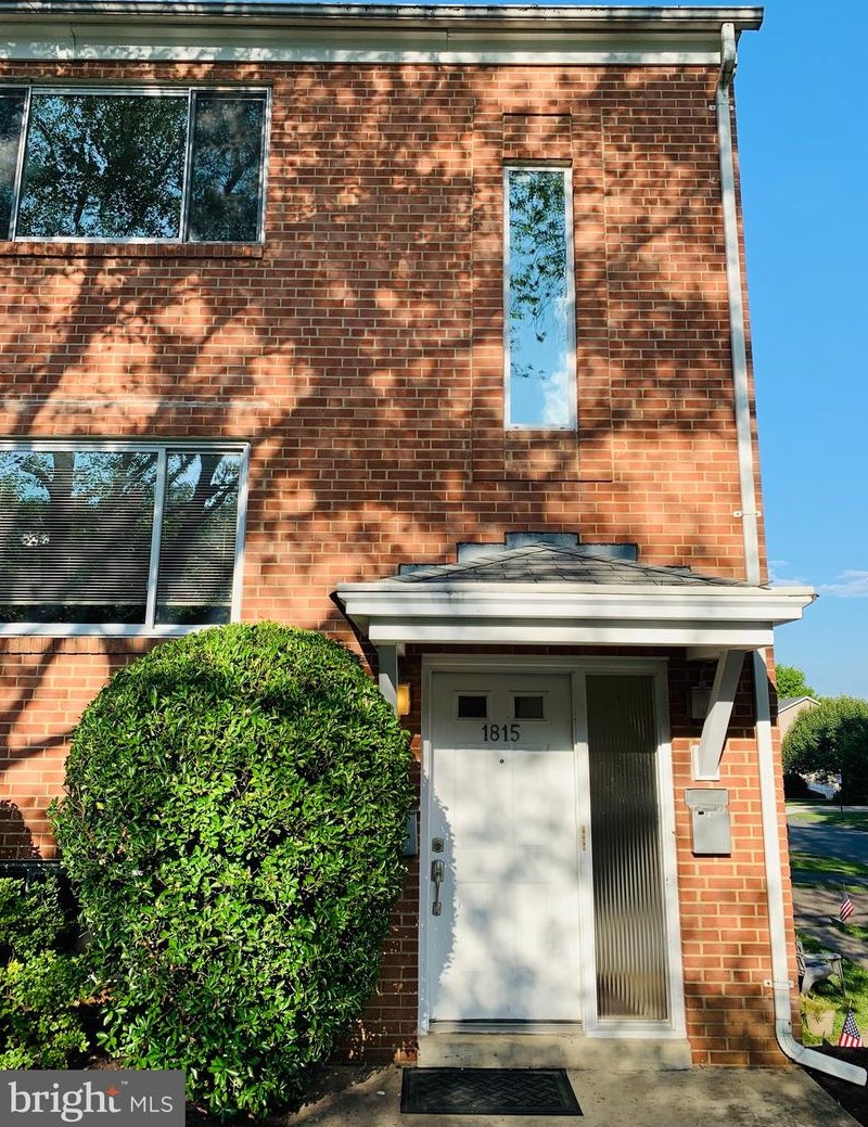 1815 Quebec St, Arlington, VA 22207-3048