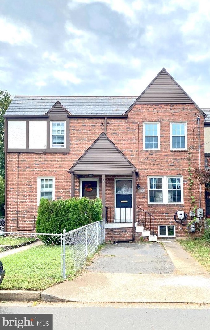 814 Oak St, Arlington VA  22204-4510 exterior