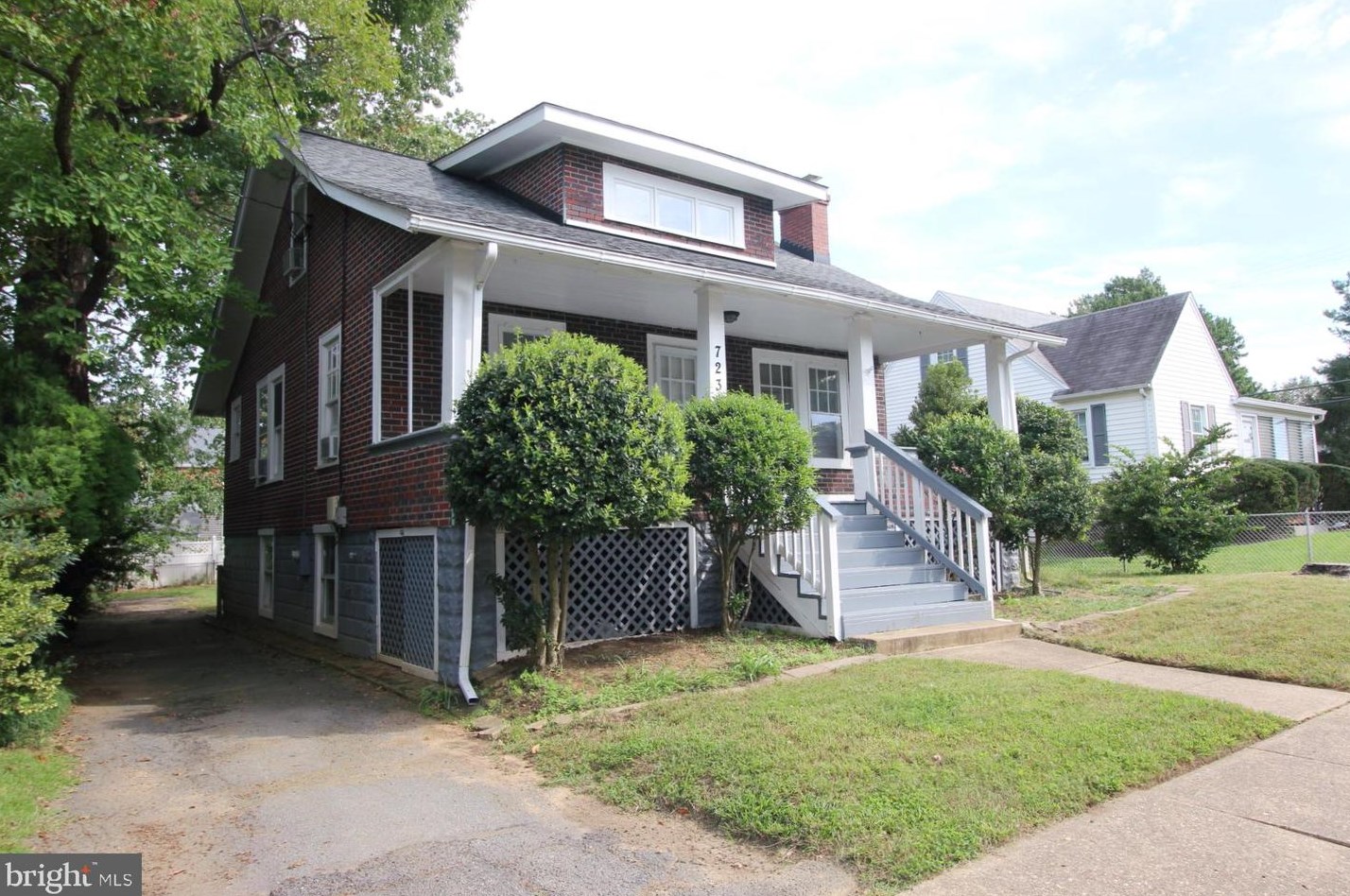 723 Barton St, Arlington VA  22201-1905 exterior