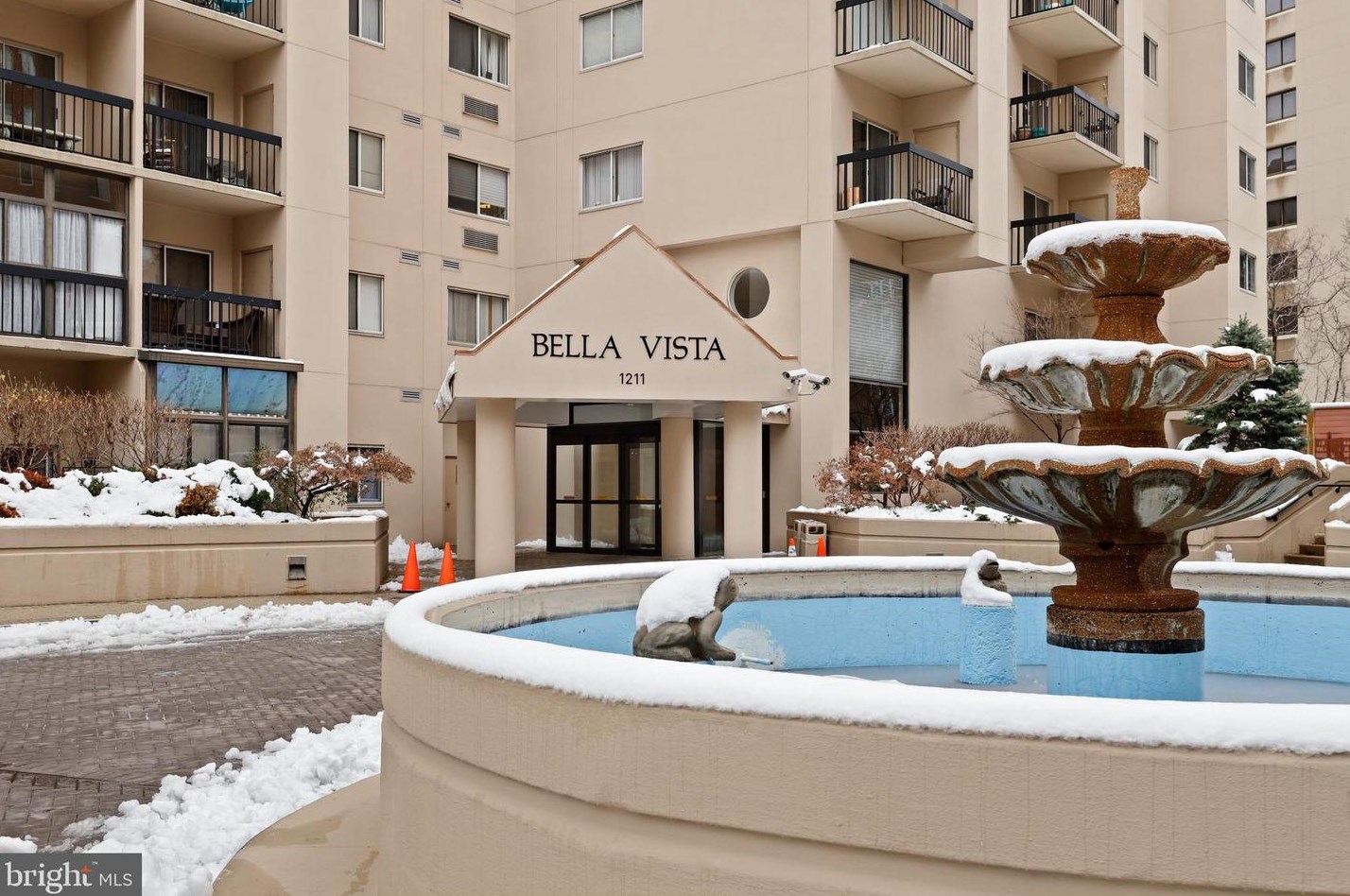 1211 S Eads St #202, Arlington, VA 22202
