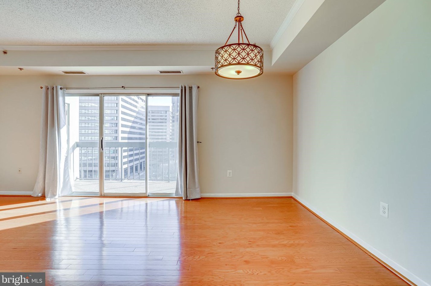 1211 S Eads St #706, Arlington, VA 22202