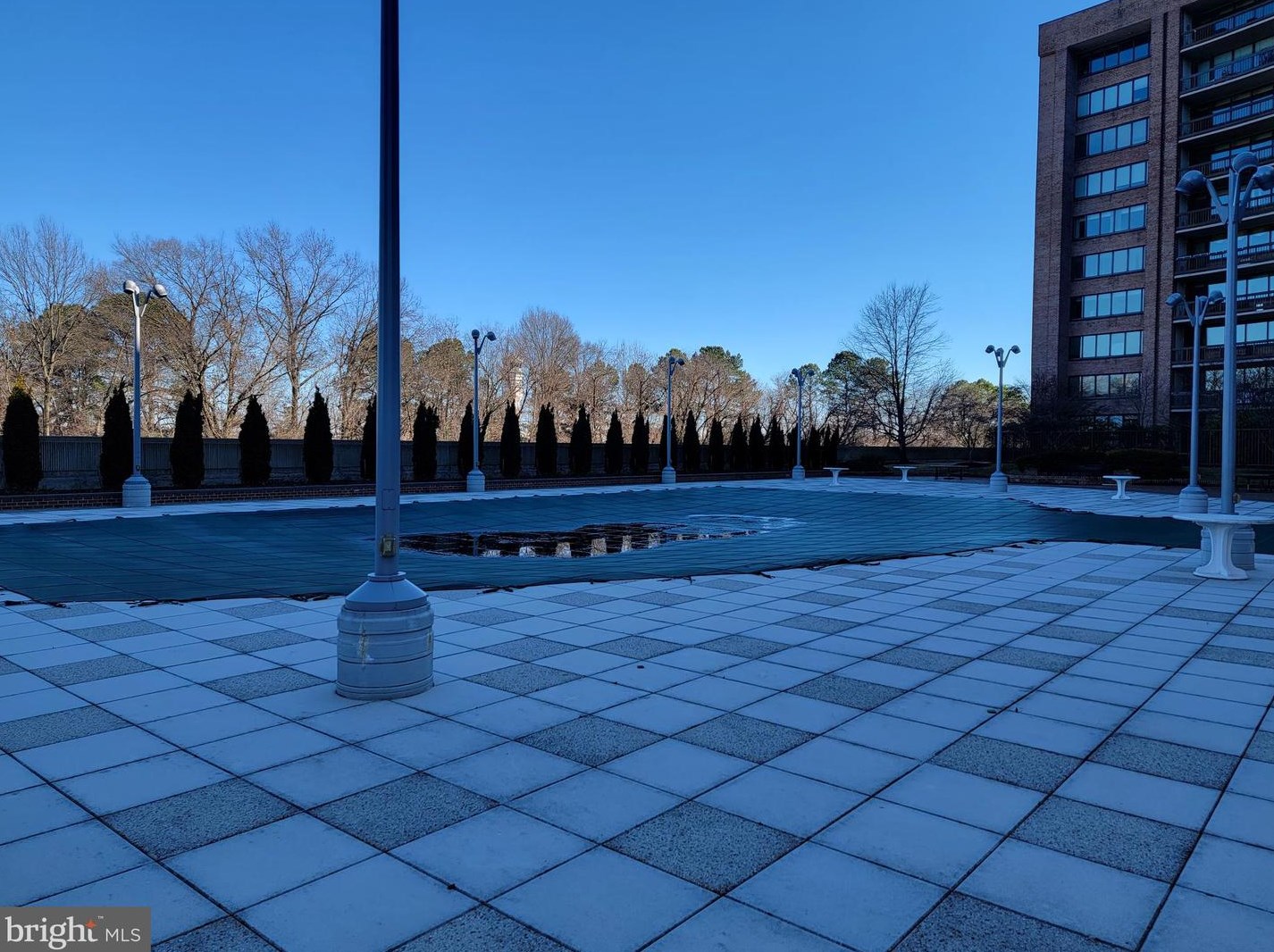 1805 Crystal Dr, Arlington VA  22202-4400 exterior