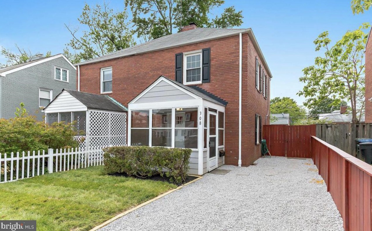 308 Veitch St, Arlington, VA 22204-2117
