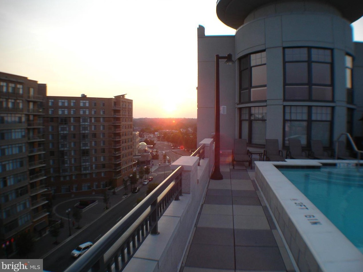 1021 Garfield St, Arlington VA  22201-2168 exterior