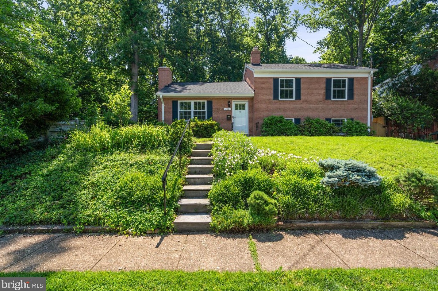 607 Woodstock St, Arlington, VA 22204-1360