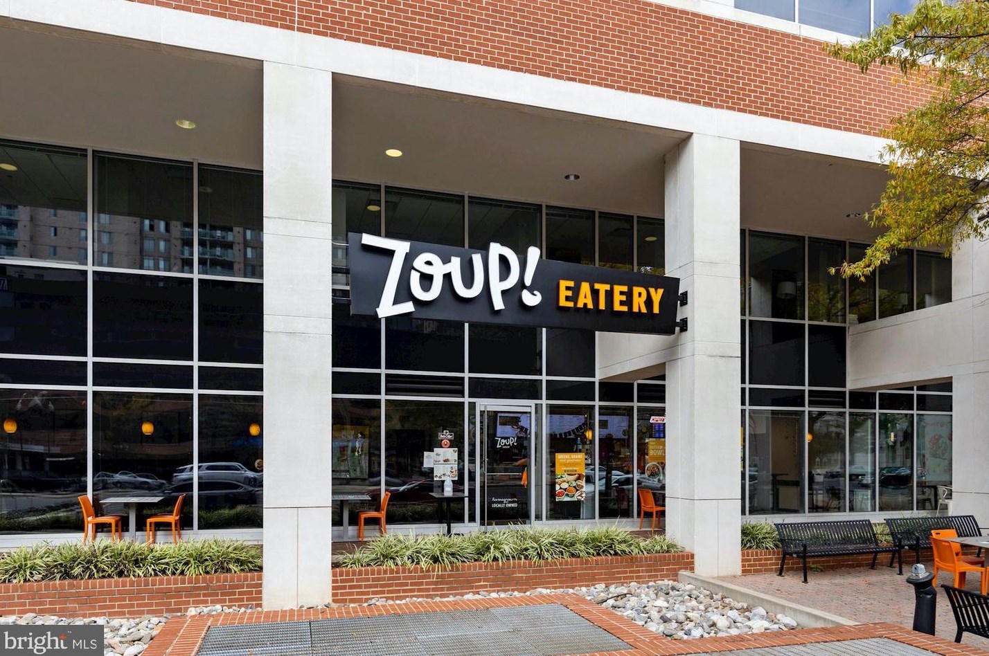 880 Pollard St, Arlington VA 22203-1903 exterior