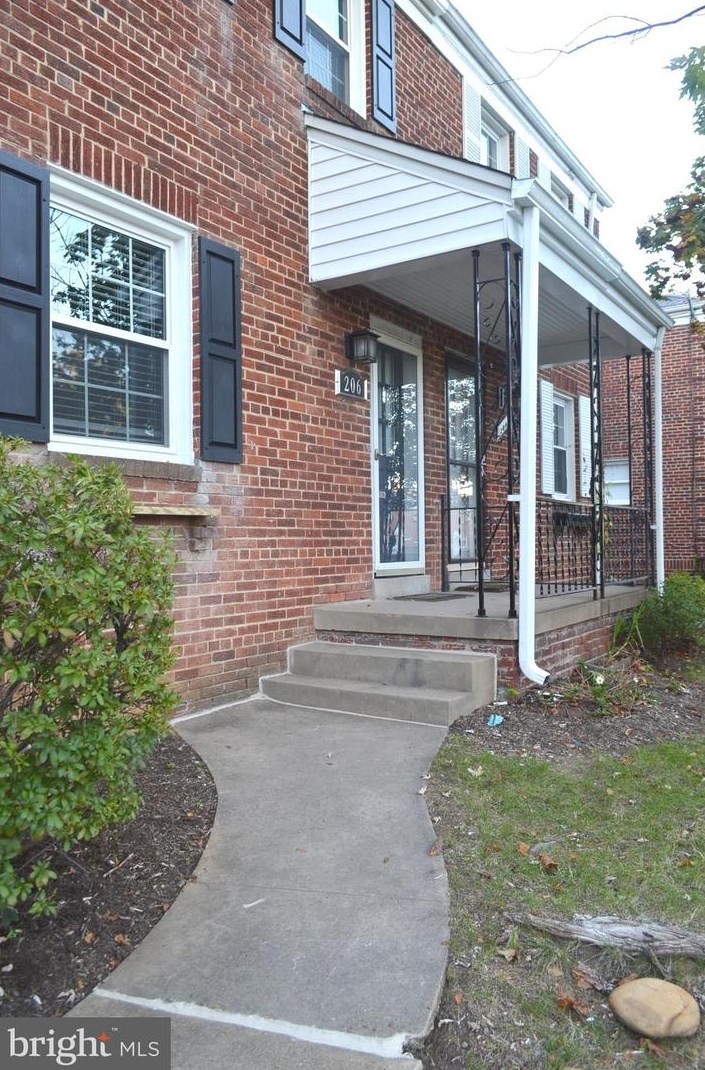 206 Courthouse Rd, Arlington, VA 22204-1946