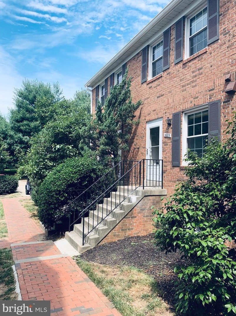 1623 S Barton St #18, Arlington, VA