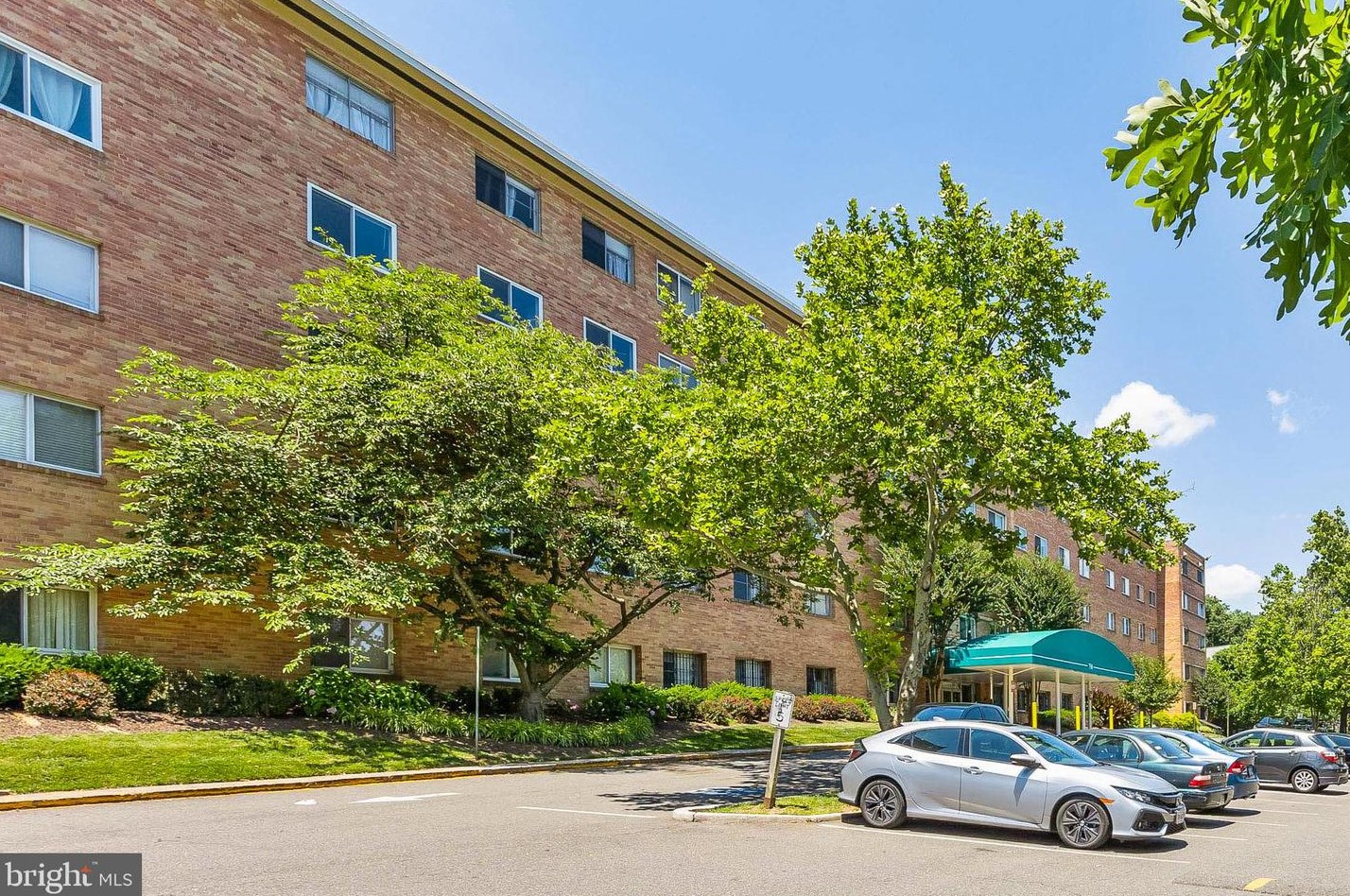 750 S Dickerson St #405, Arlington, VA 22204