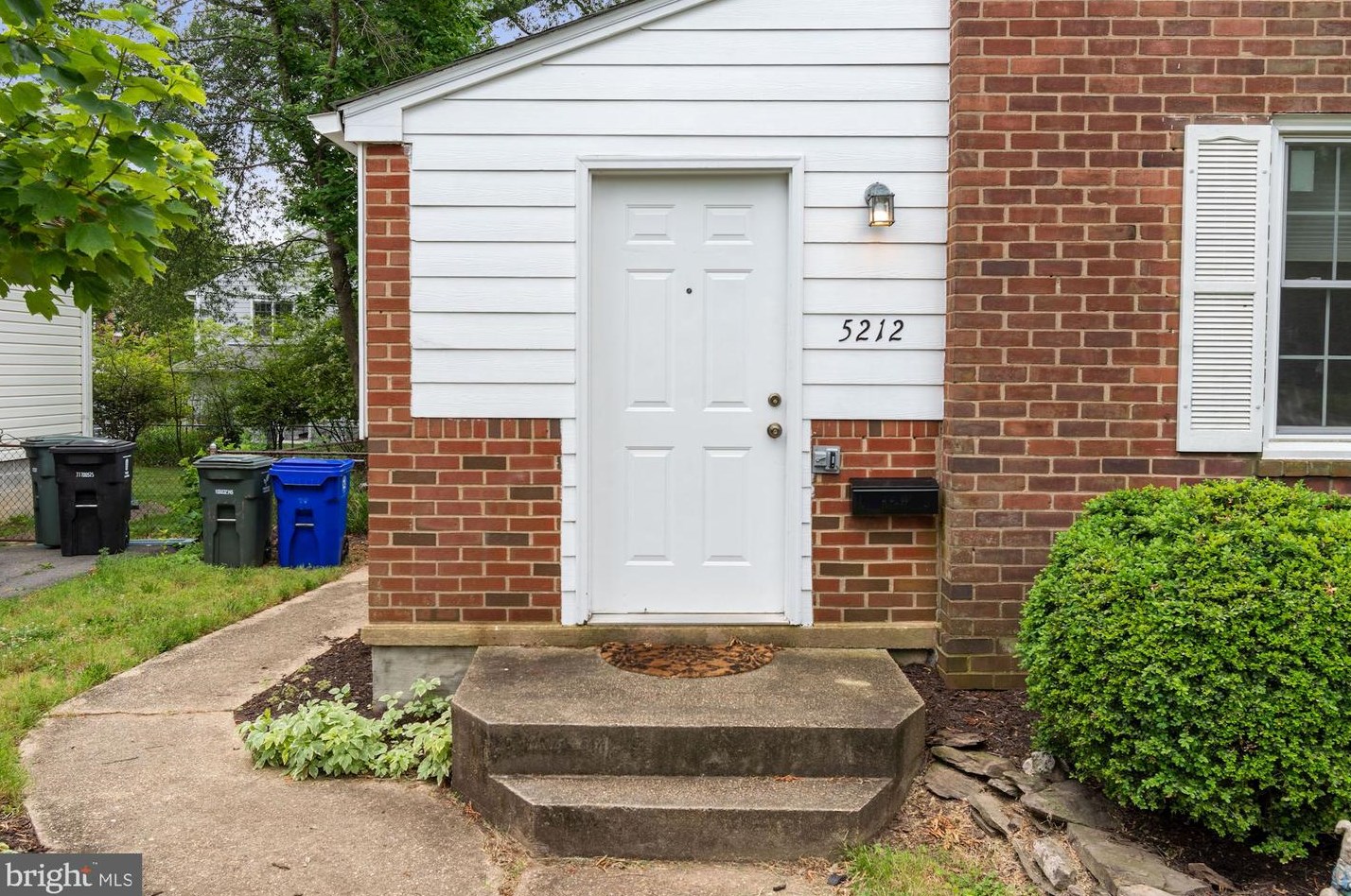 5212 N Carlin Springs Rd, Arlington, VA 22203