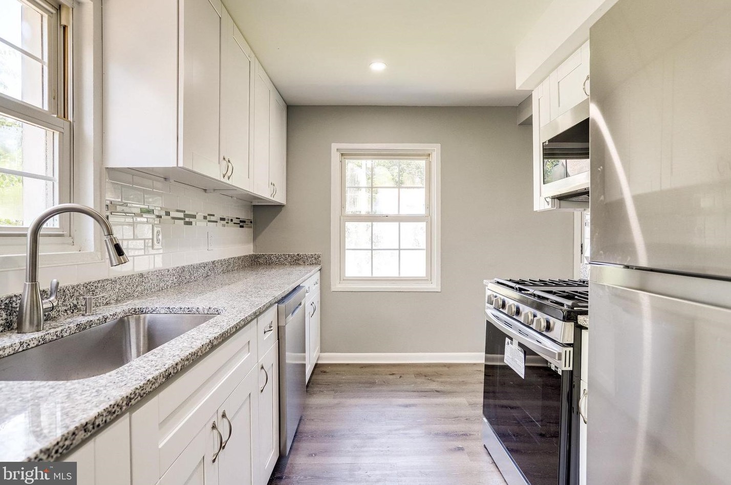 1055 Edison St, Arlington VA  22205-2506 exterior